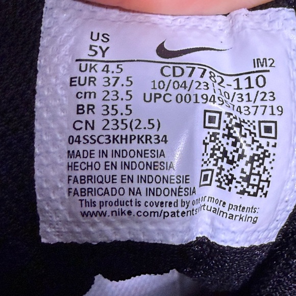 Nike White and Red Mid-Top Basketball Sneakers - Picture 6 of 6